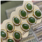 碧玉白贝耳钉6x8W087
